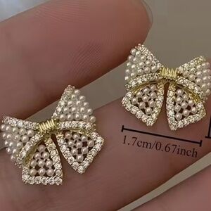 Vintage Pearl Crystal Bow Stud Earrings – Gold Dainty Elegant